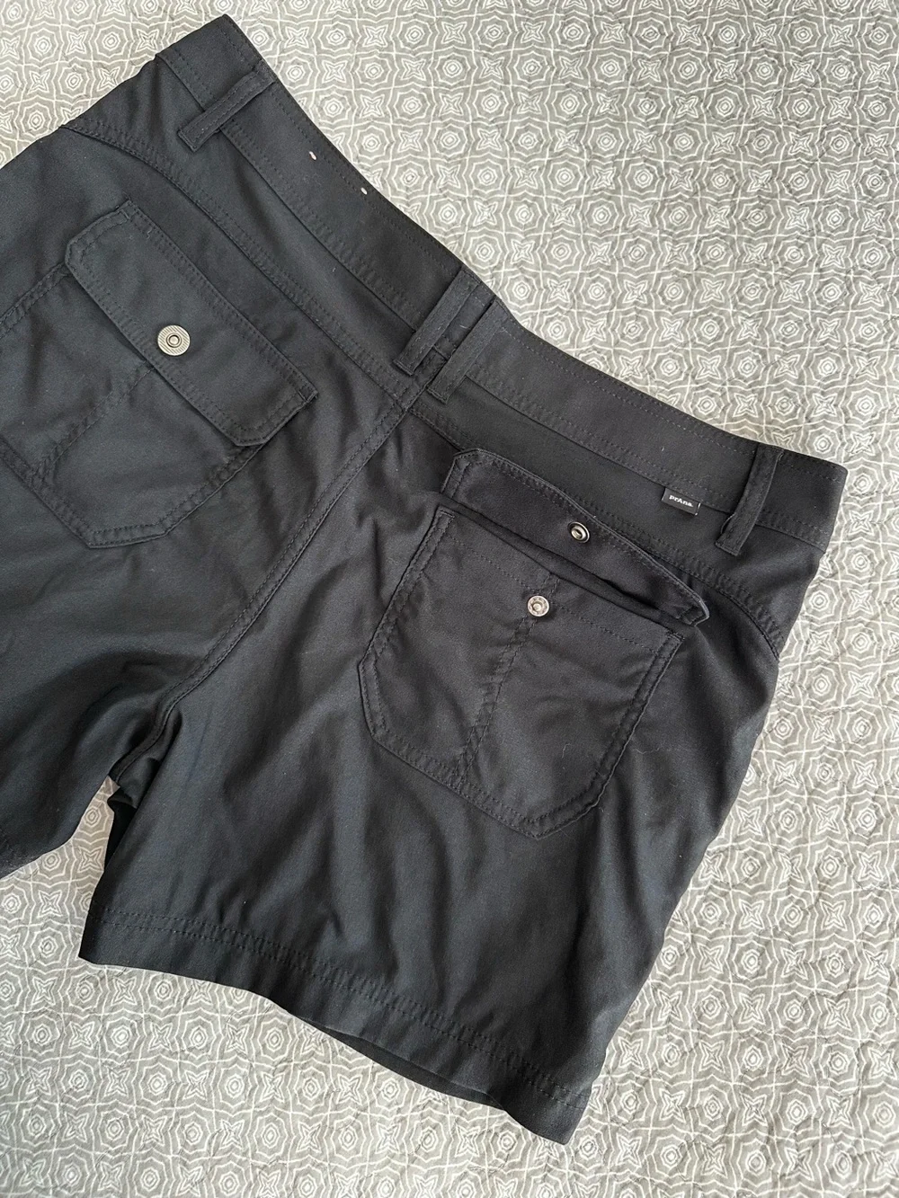 PrAna Egress Eco Mid Rise Outdoor Cargo Pocket Shorts Black Title Nine Size 14